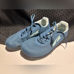 Altra women’s tennis shoes aloa4vr2440 size 8.5